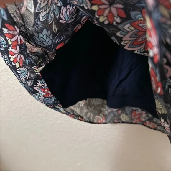 Cabi Flirt V Neck Tank Floral Print Sz Large #5224 - Picture 8 of 10